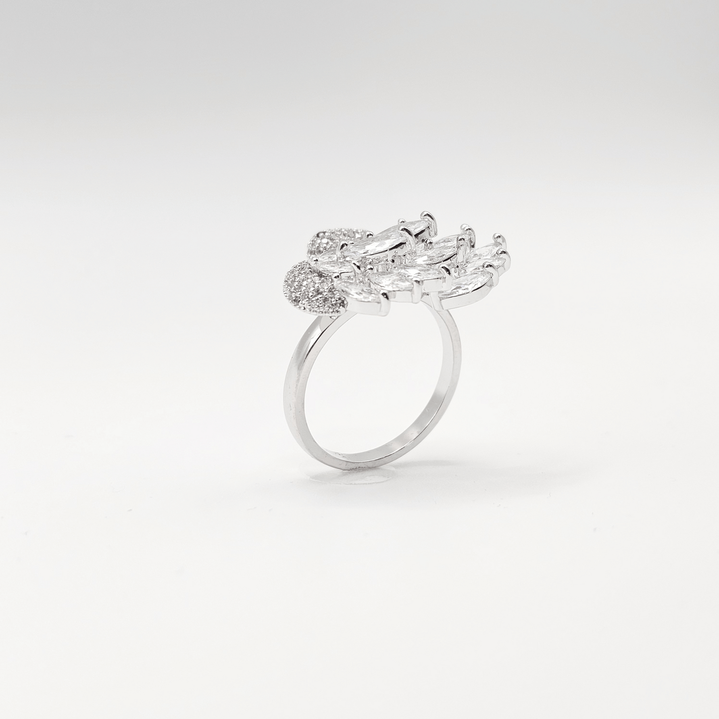 Chivelle Swan Elegance Statement Ring – Gold / Silver