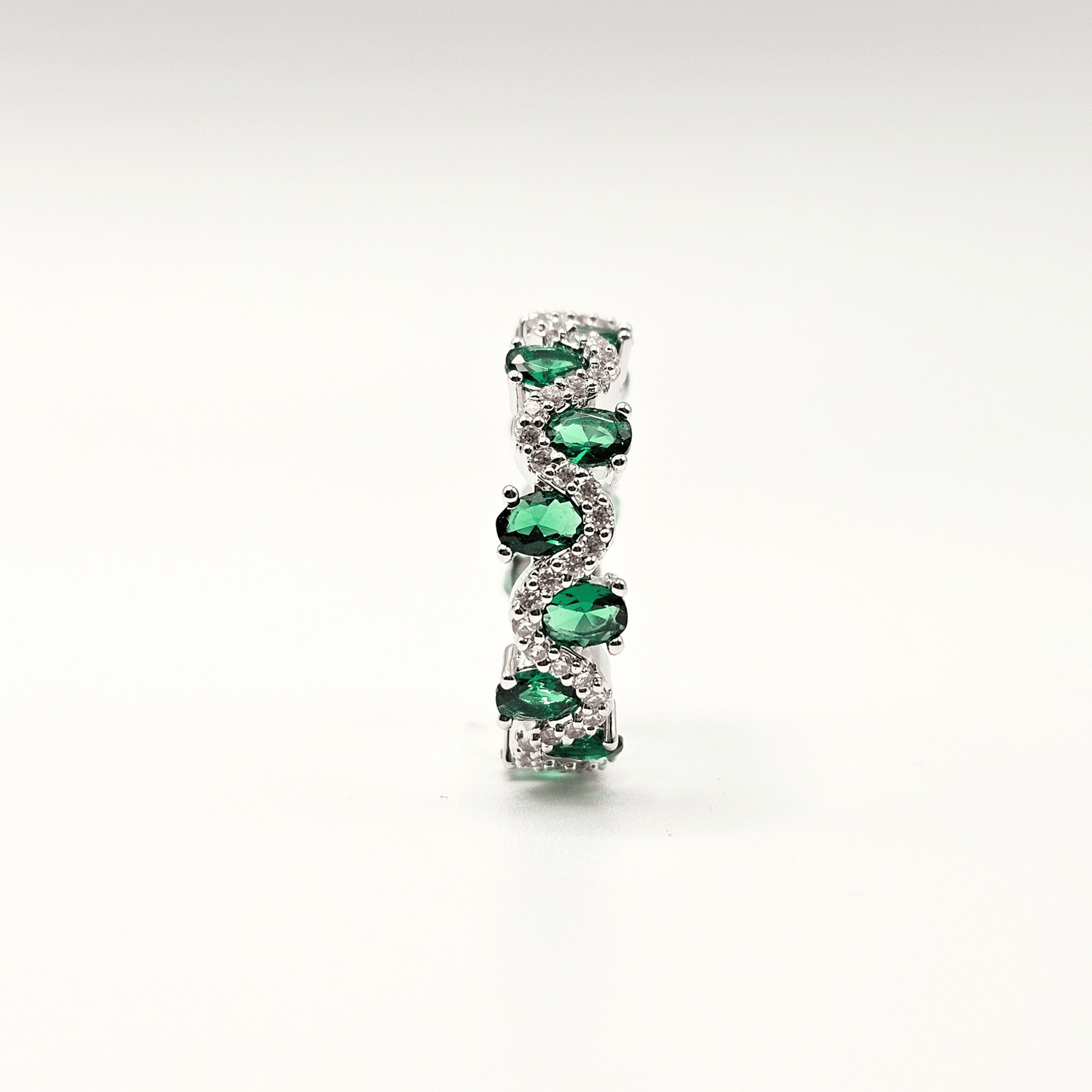 Chivelle Luxe Emerald Wave Eternity Band
