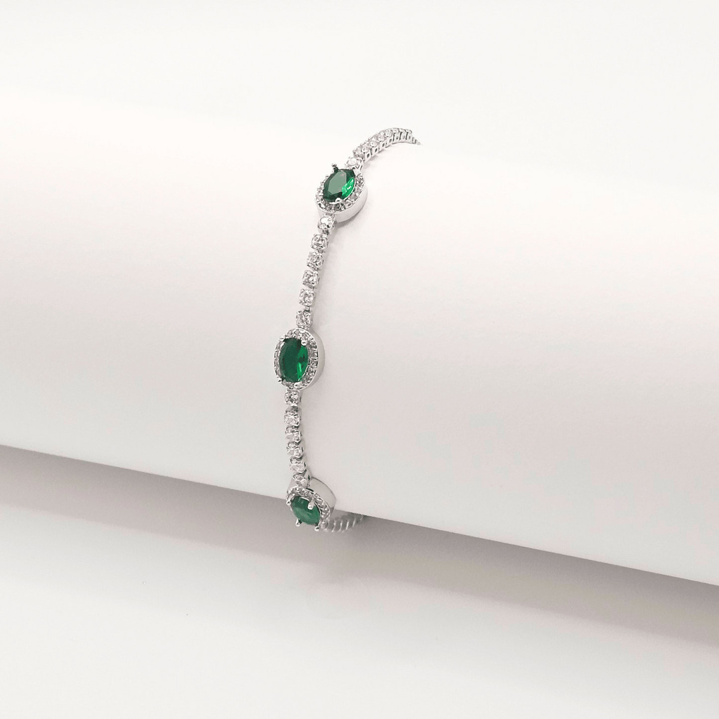 Regalia Oval Luxe Adjustable Bracelet – Emerald-Green