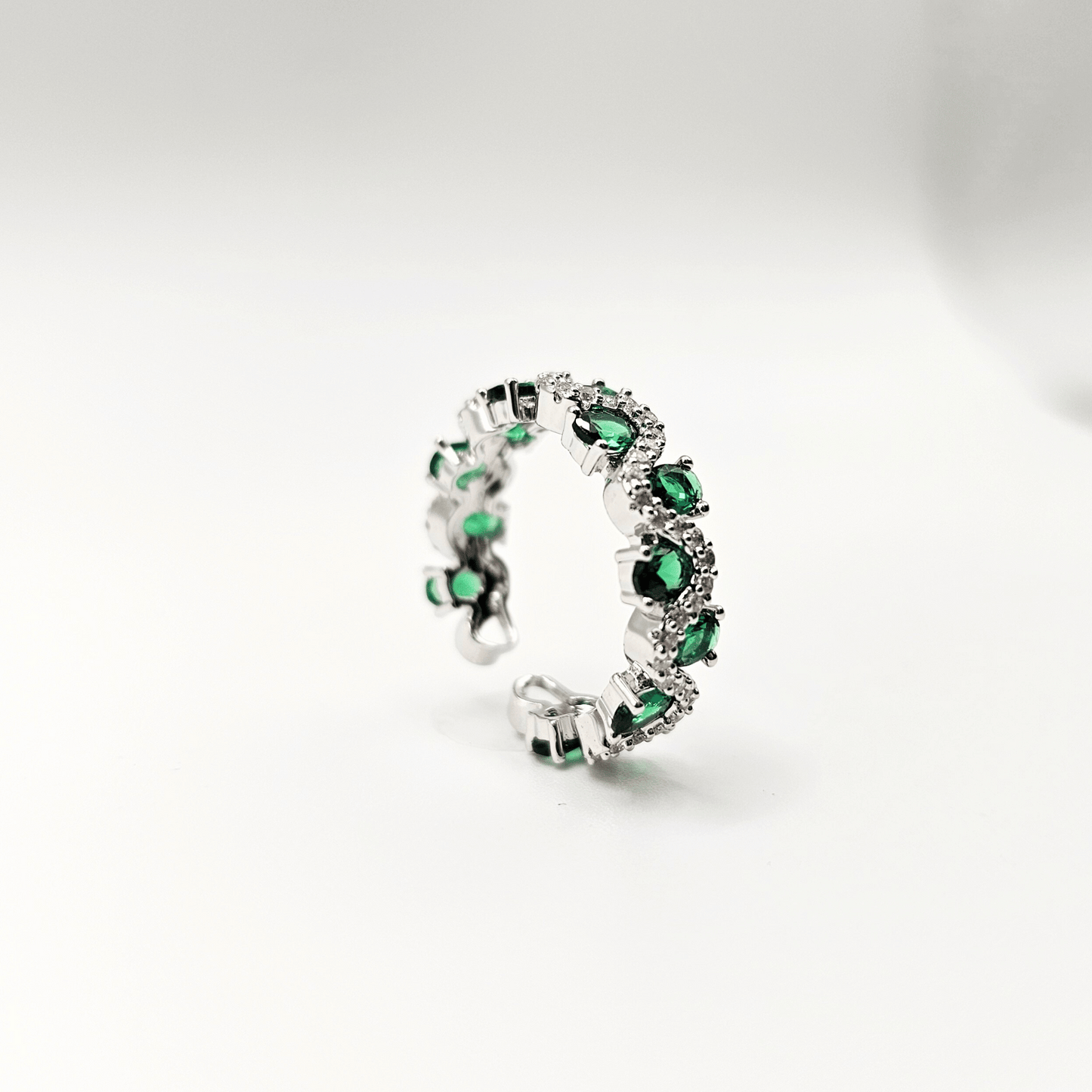 Chivelle Luxe Emerald Wave Eternity Band