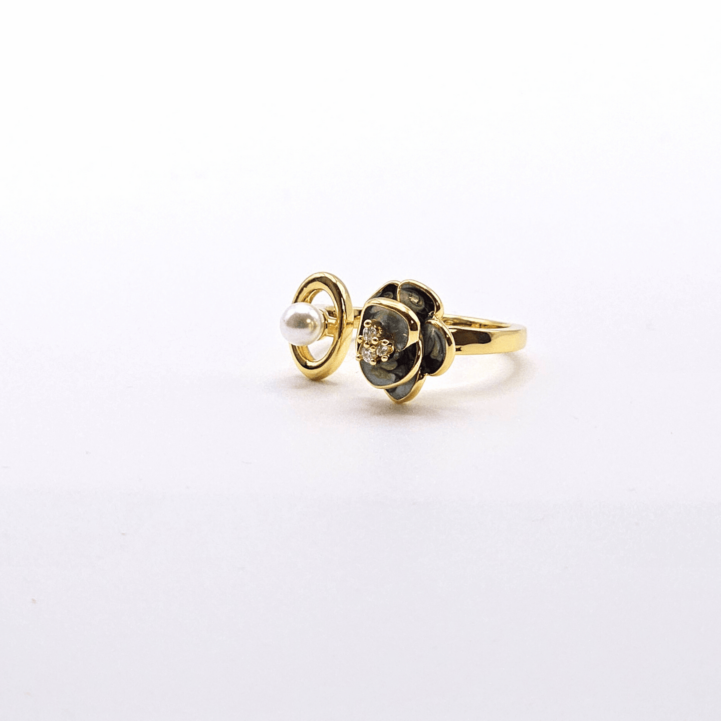 Chivelle Bloom & Mother-of-Pearl Duo Gold Ring – Minimalist Open Design