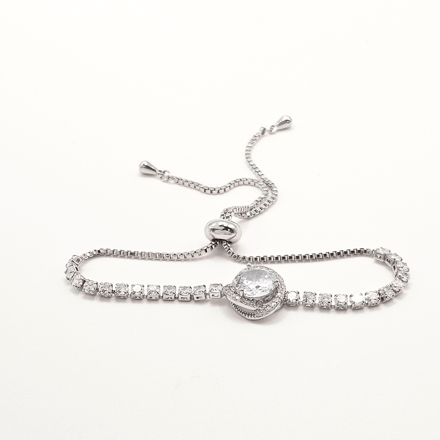 Radiance Bloom solitaire Adjustable Bracelet – Gold & Silver