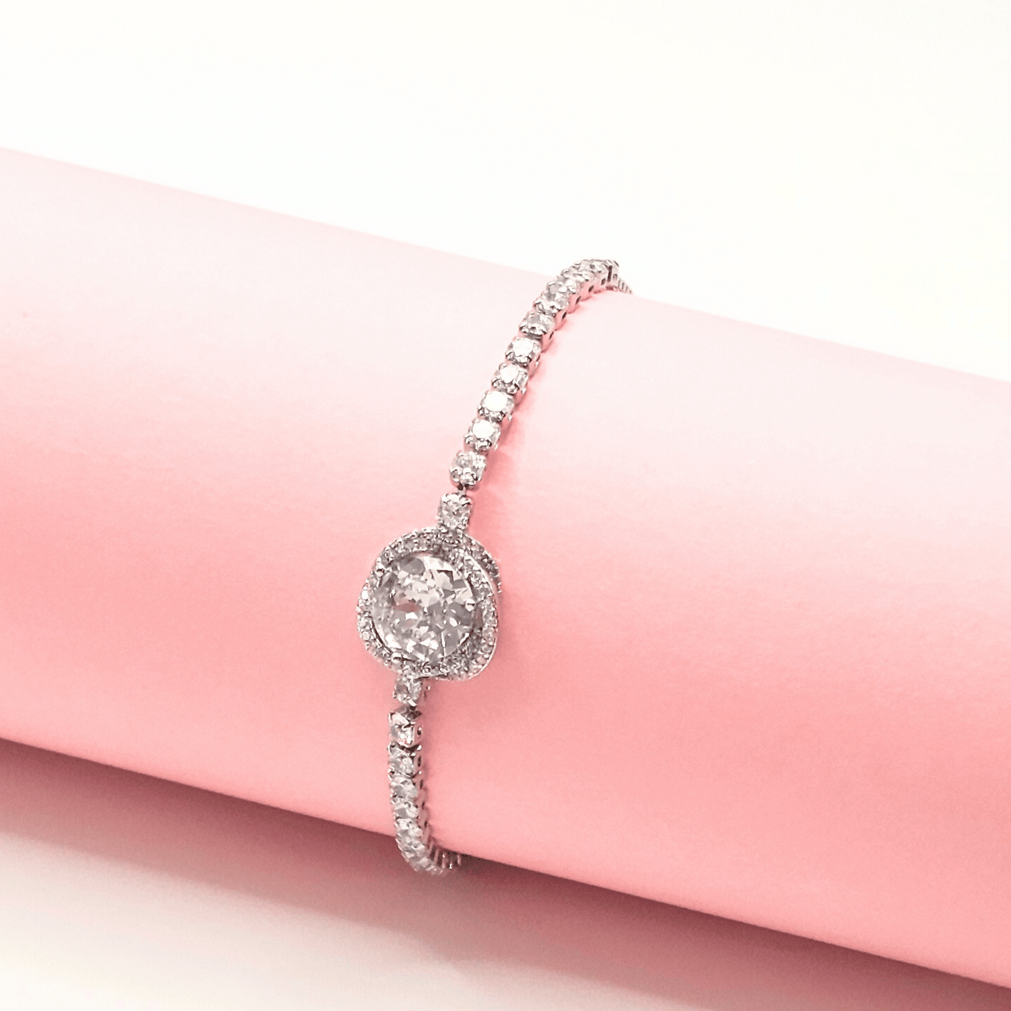 Radiance Bloom solitaire Adjustable Bracelet – Gold & Silver
