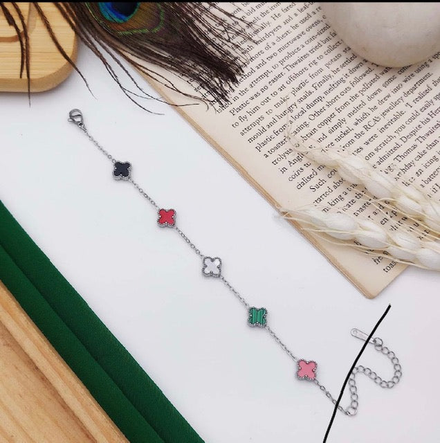 Chivelle Small Clover Charm Chain Bracelet