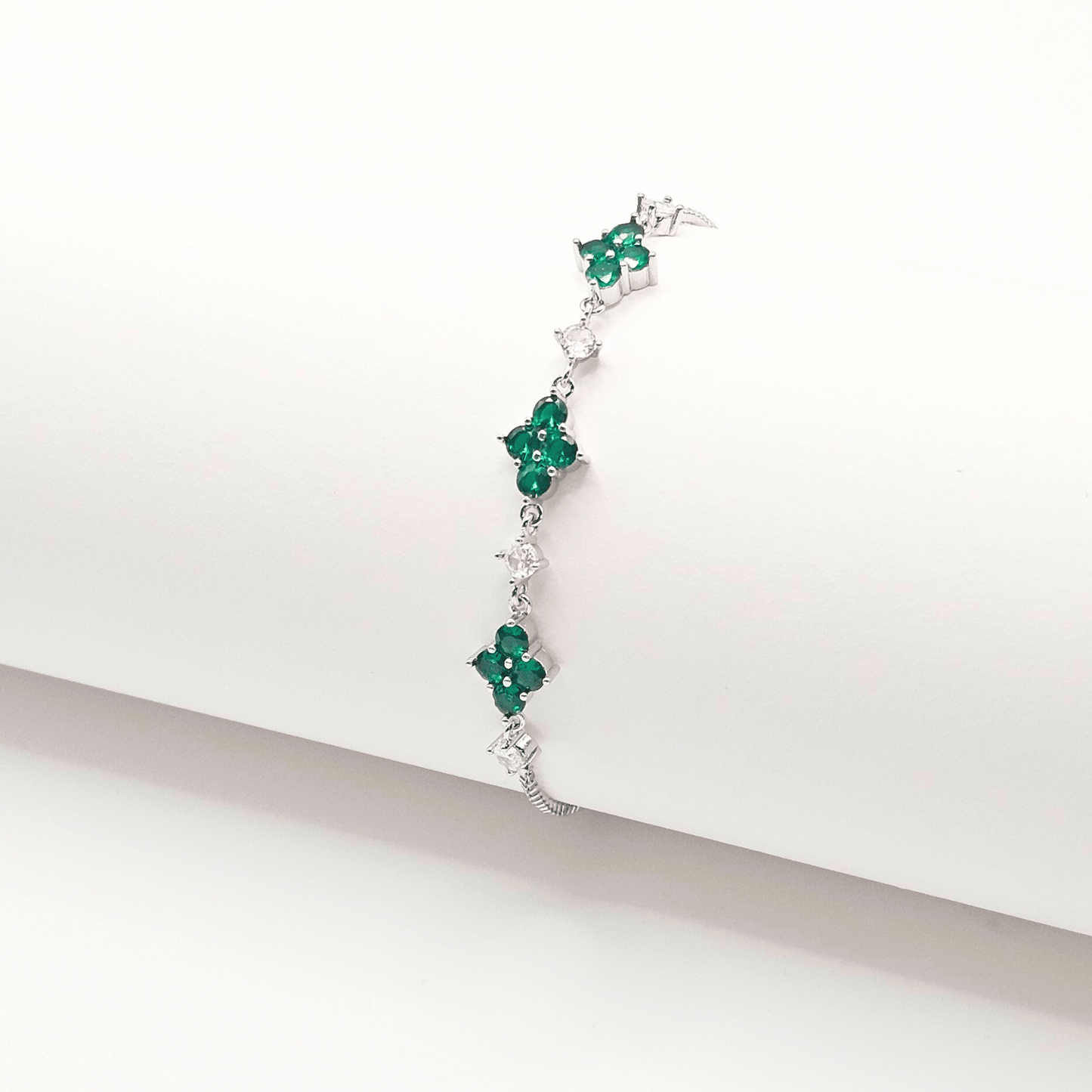 Emerald-Green Clover Adjustable Bracelet – Silver