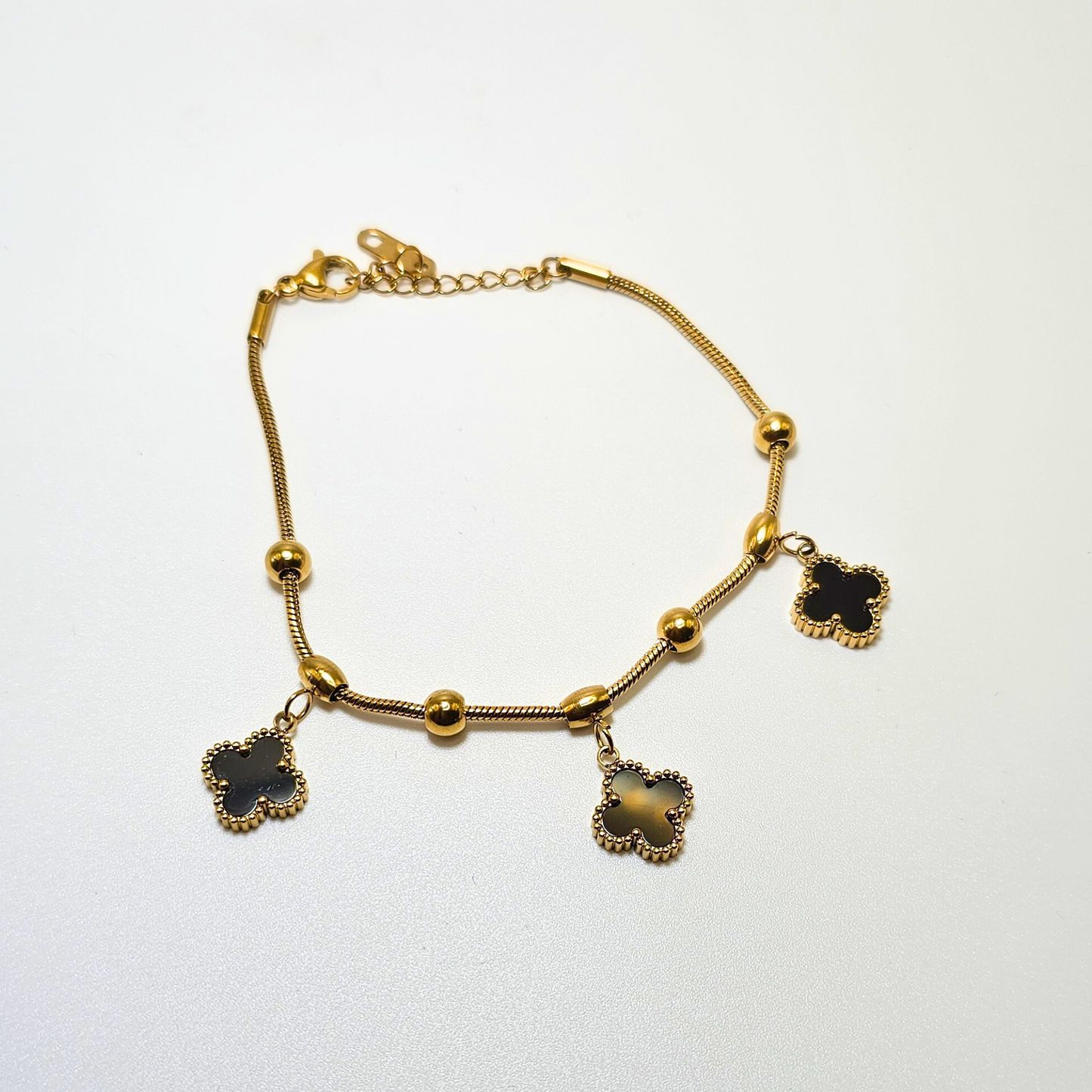 Chivelle Black Clover Beaded Charm Bracelet – Midnight Glow Edition