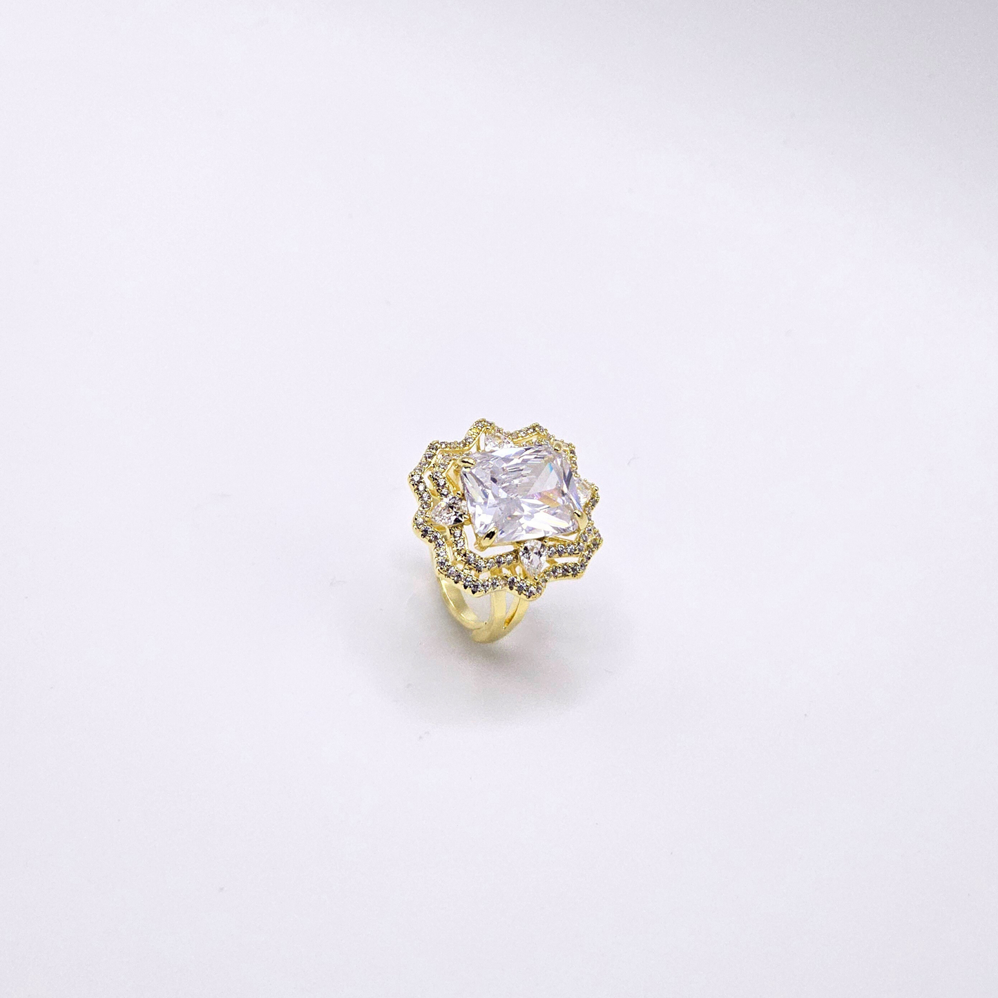 Chivelle Radiance Regal Statement Ring – Gold with White Stone / Silver with Pink Stone