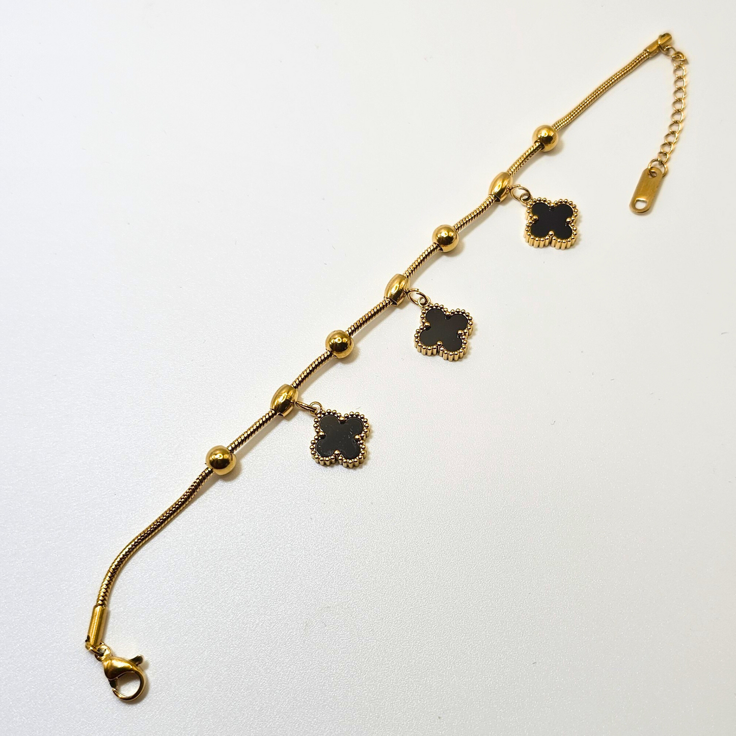 Chivelle Black Clover Beaded Charm Bracelet – Midnight Glow Edition