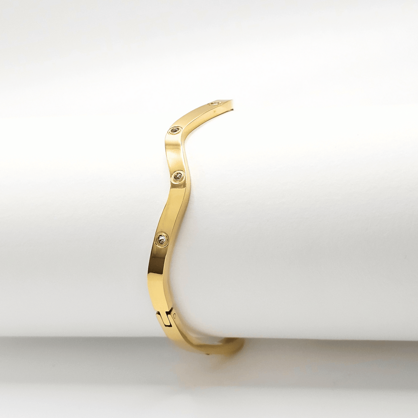 Ondulé Wave Crystal Cuff Bangle