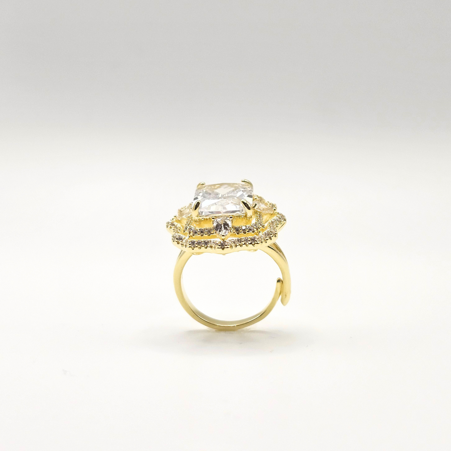 Chivelle Radiance Regal Statement Ring – Gold with White Stone / Silver with Pink Stone