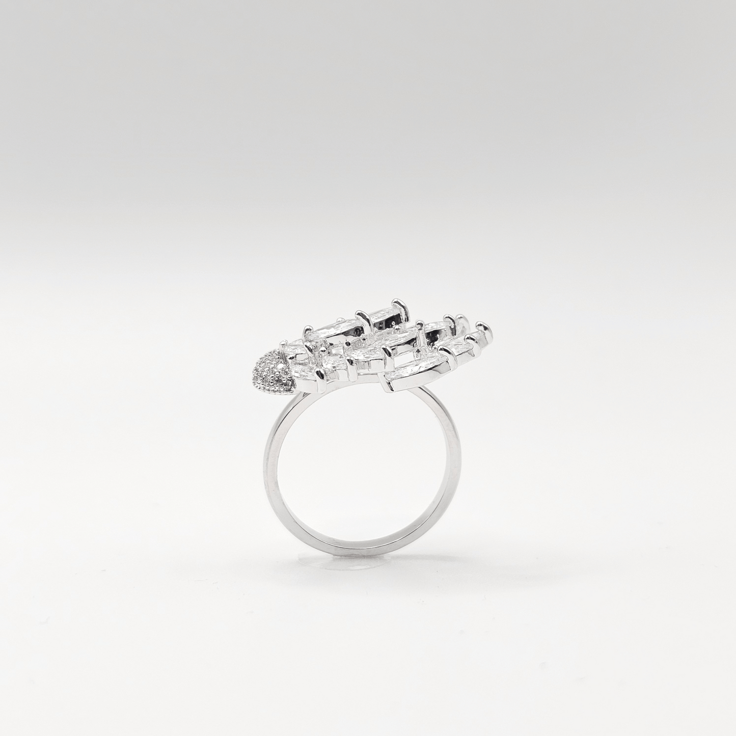 Chivelle Swan Elegance Statement Ring – Gold / Silver
