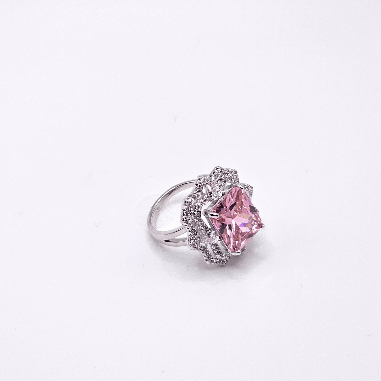 Chivelle Radiance Regal Statement Ring – Gold with White Stone / Silver with Pink Stone