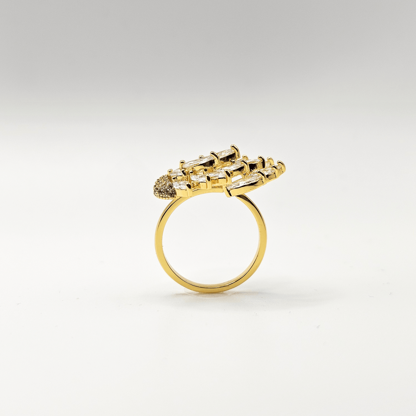 Chivelle Swan Elegance Statement Ring – Gold / Silver