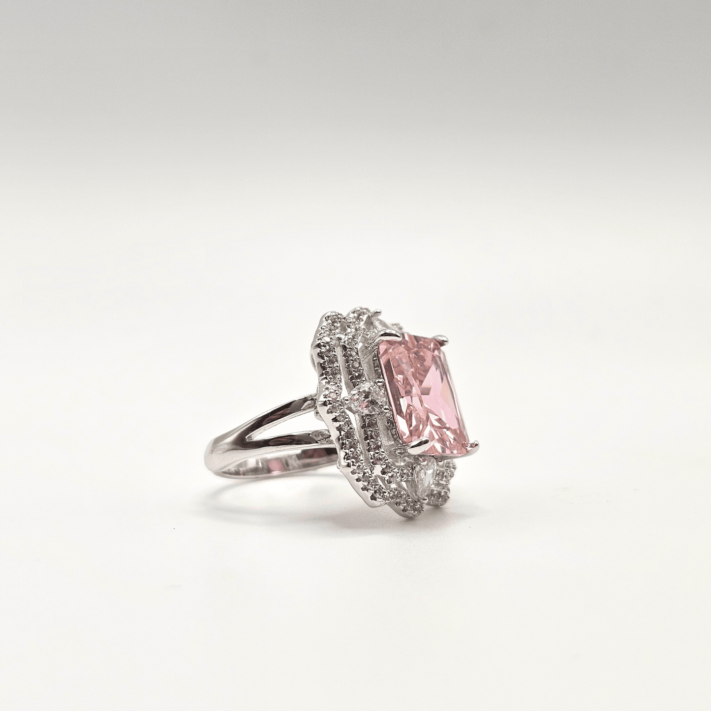 Chivelle Radiance Regal Statement Ring – Gold with White Stone / Silver with Pink Stone