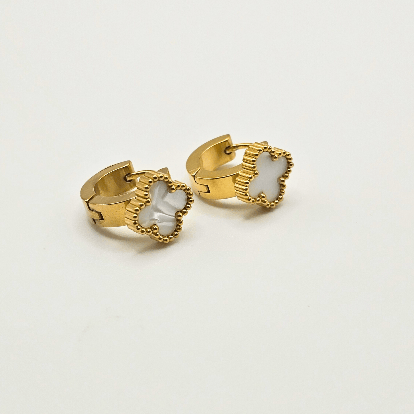 Chivelle Clover Huggie Hoop Earrings – Everyday Collection