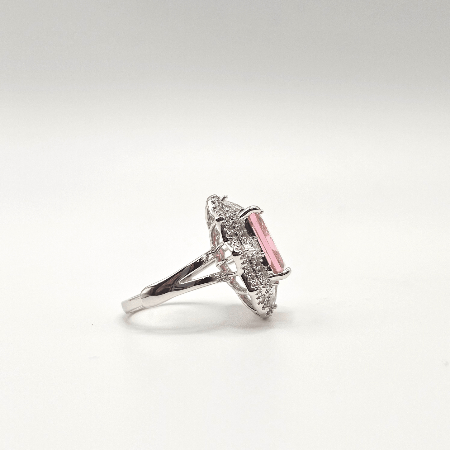 Chivelle Radiance Regal Statement Ring – Gold with White Stone / Silver with Pink Stone