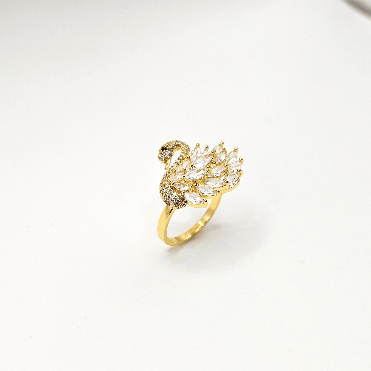 Chivelle Swan Elegance Statement Ring – Gold / Silver