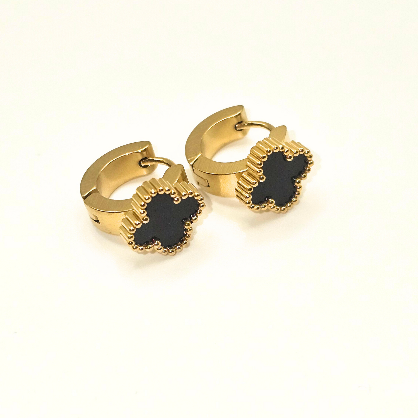 Chivelle Clover Huggie Hoop Earrings – Everyday Collection